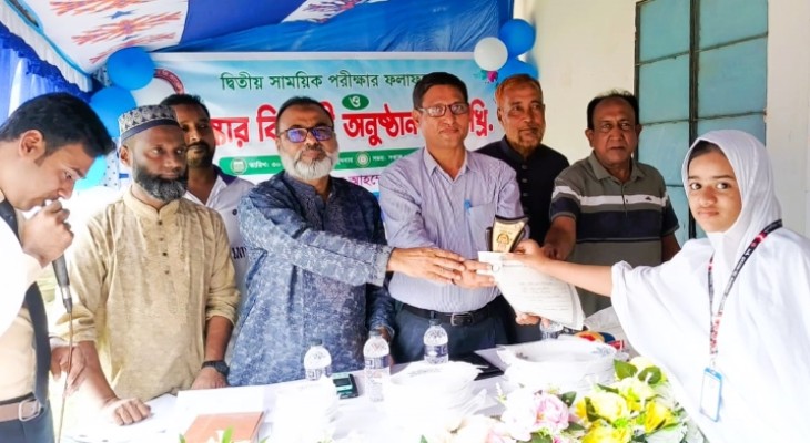 দুপচাঁচিয়ায় সম্মিলিত প্রি-ক্যাডেট স্কুলে কৃতী শিক্ষার্থীদের মাঝে পুরস্কার বিতরণ